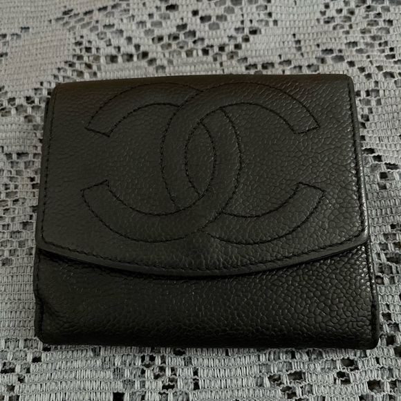 Authentic CHANEL compact wallet - Picture 10 of 12